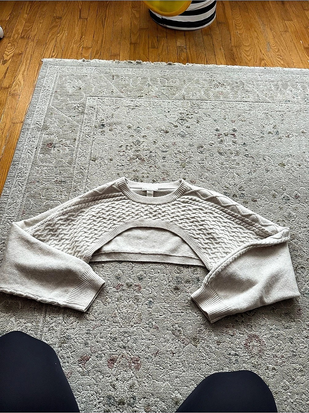 Cable Knit Sweater in Cream Size Medium Like New